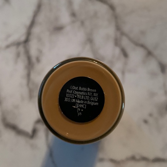 Bobbi Brown Skin Long-Wear Weightless Foundation - Picture 7 of 14